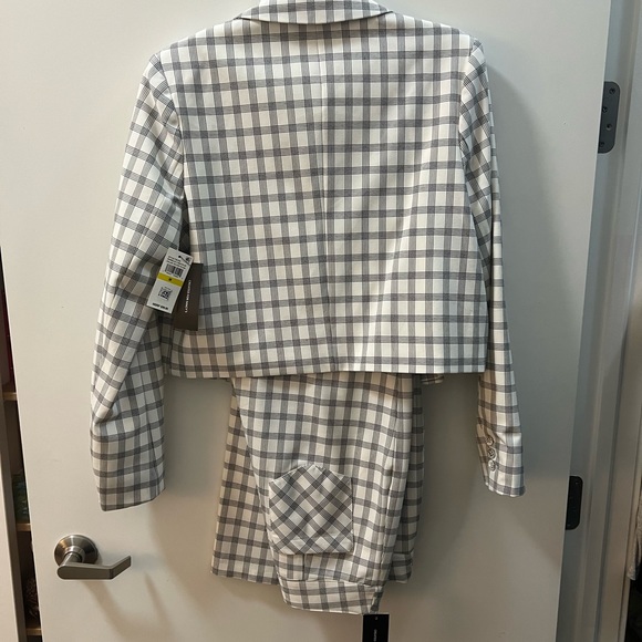 Danielle Bernstein 2 piece blazer set w/o tags - Picture 4 of 5